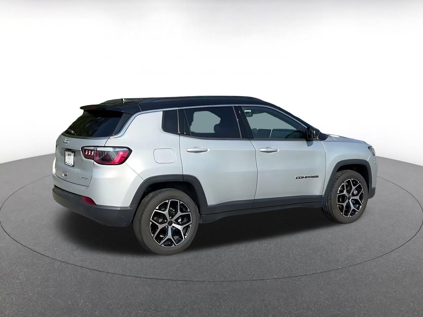 Used 2025 Jeep Compass Limited AWD/4WD image 13
