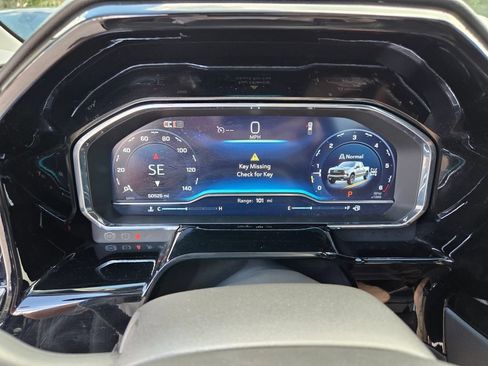 Used 2024 Chevrolet Silverado 1500 LT Trail Boss w/ Convenience Package II AWD/4WD image 33
