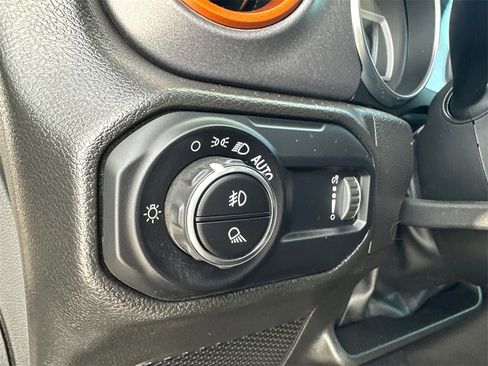 Used 2023 Jeep Gladiator Mojave w/ Cold Weather Group image 29