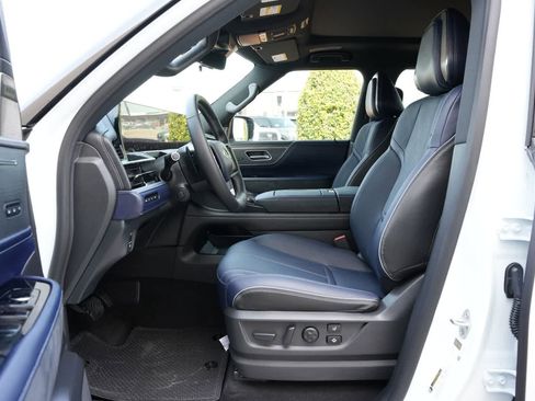 New 2026 INFINITI QX80 4WD image 17