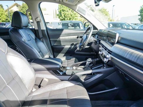 Used 2024 Kia Telluride EX w/ EX Captain's Chair Package image 21