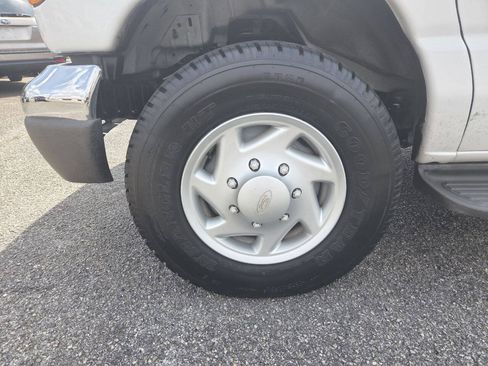 Used 2006 Ford E-350 and Econoline 350 XLT RWD image 5