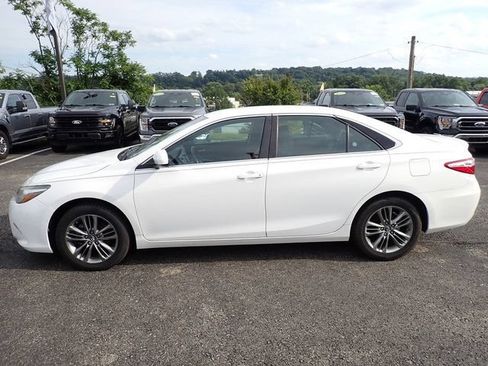 Used 2017 Toyota Camry LE FWD image 2
