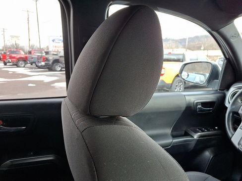 Used 2017 Toyota Tacoma TRD Off-Road image 13