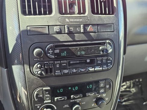 Used 2005 Dodge Grand Caravan SXT w/ Premium Group FWD image 31