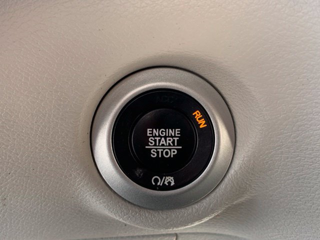 Used 2018 Chrysler Pacifica L FWD image 17