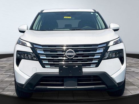 Certified 2024 Nissan Rogue SV FWD image 2