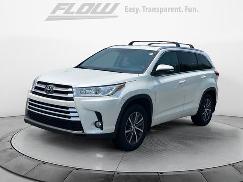 Used 2018 Toyota Highlander XLE AWD/4WD image 4
