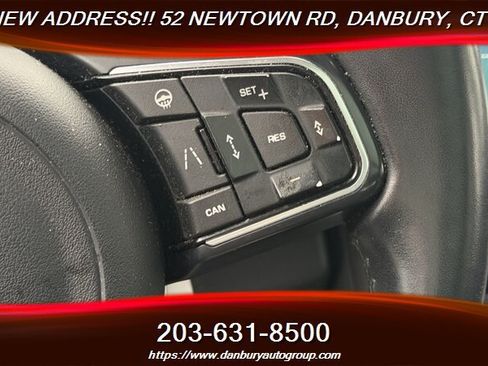Used 2019 Jaguar F-PACE Premium AWD/4WD image 18