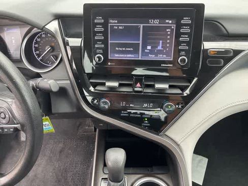 Used 2022 Toyota Camry LE image 19