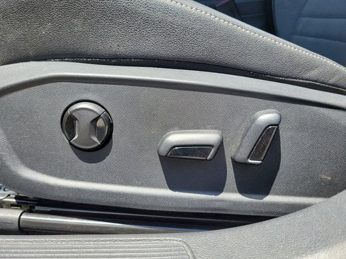 Used 2025 Volkswagen Jetta SE FWD image 18