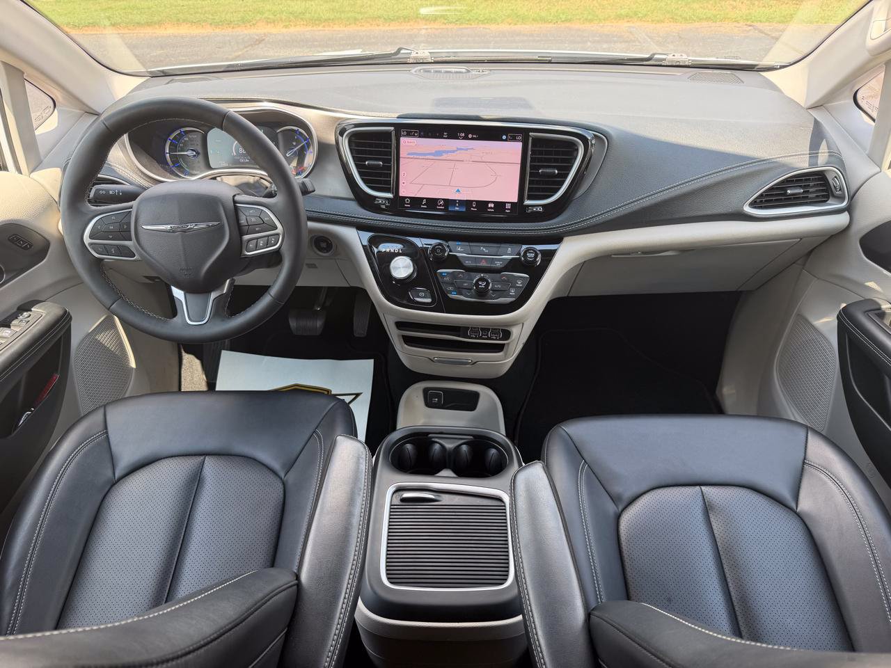 Used 2024 Chrysler Pacifica Limited FWD image 4