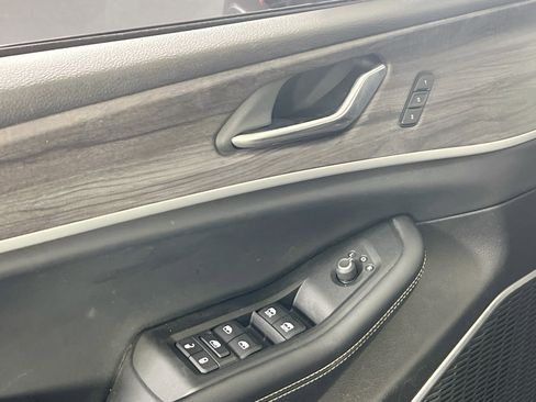 Used 2021 Jeep Grand Cherokee L Limited image 18