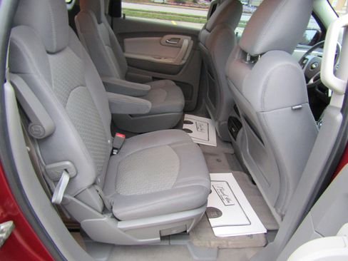 Used 2010 Chevrolet Traverse LT w/ Personal Connectivity Package image 16