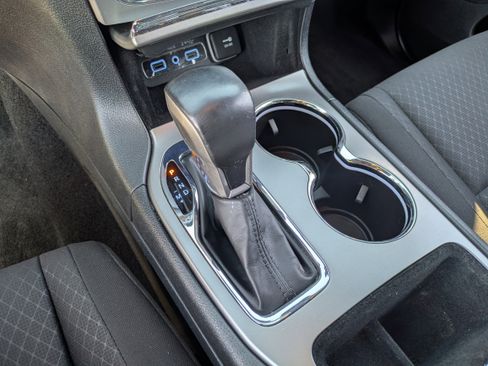 Used 2021 Jeep Grand Cherokee Laredo image 25