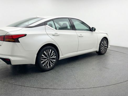 Used 2025 Nissan Altima 2.5 SV image 9