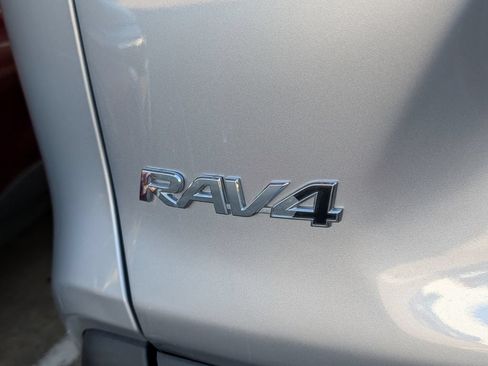 Used 2024 Toyota RAV4 XLE w/ Convenience Package FWD image 10