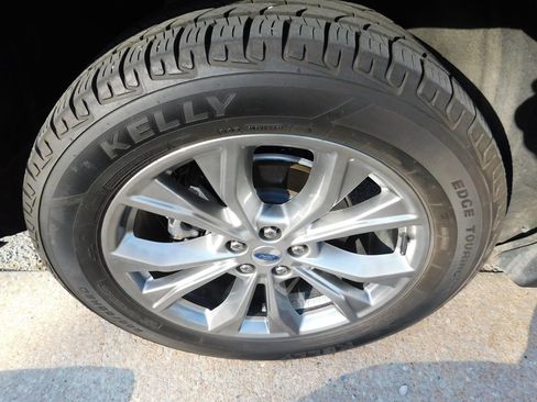 Used 2022 Ford Explorer Limited image 7