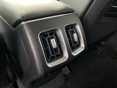 Used 2025 Kia Sorento S image 28