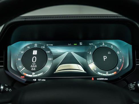 Used 2025 Land Rover Range Rover Long Wheelbase Autobiography image 23