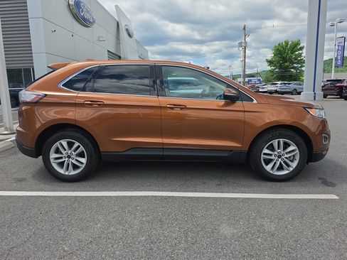 Used 2017 Ford Edge SEL w/ Equipment Group 201A AWD/4WD image 2
