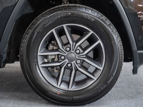 Used 2020 Jeep Grand Cherokee Limited w/ Luxury Group II image 23