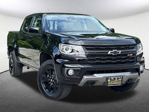 Used 2022 Chevrolet Colorado Z71 w/ Z71 Midnight Edition AWD/4WD image 2