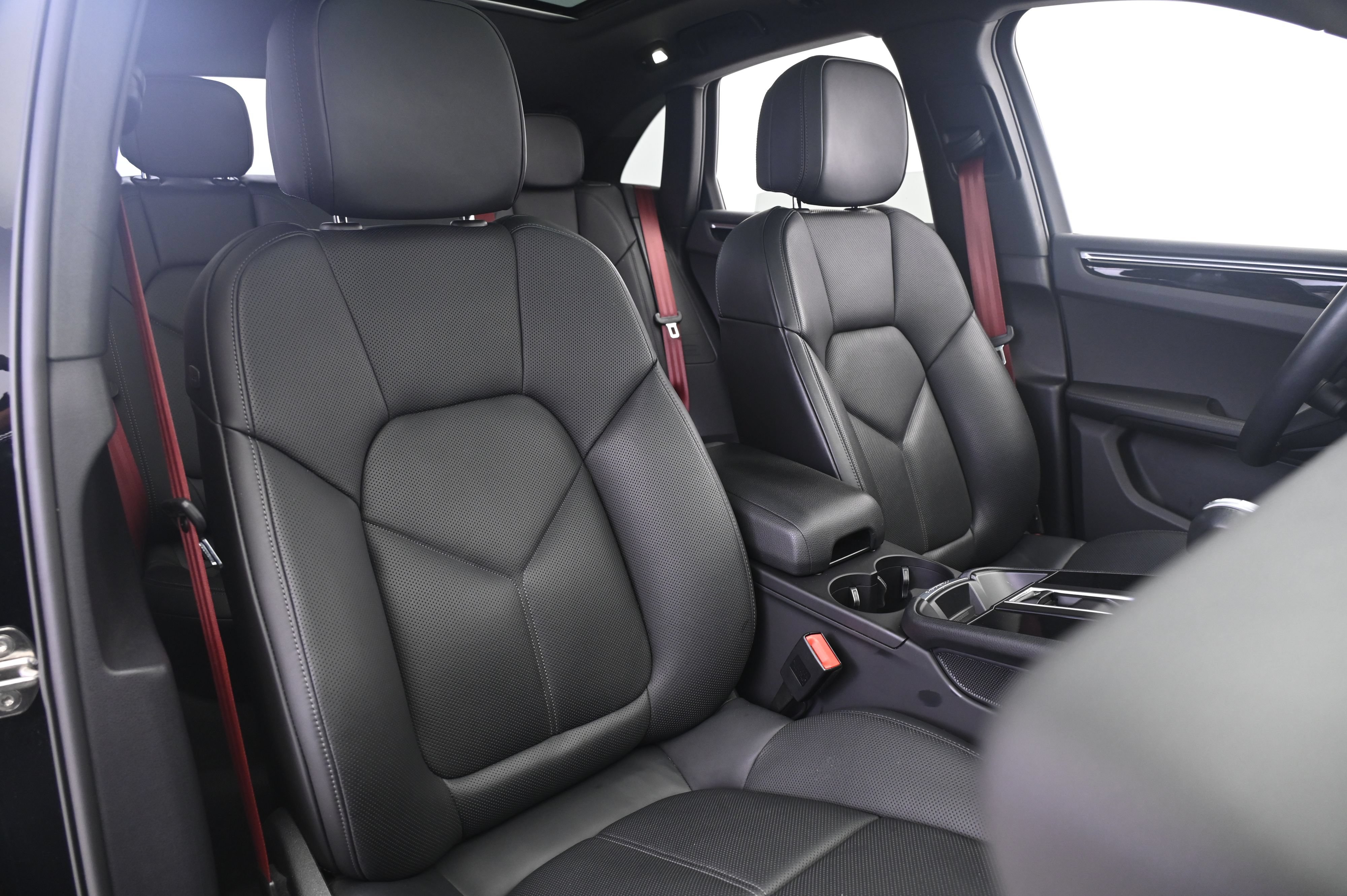 Certified 2023 Porsche Macan S AWD/4WD image 24