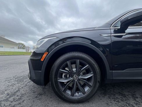 Used 2022 Volkswagen Tiguan SE w/ Panoramic Sunroof Package AWD/4WD image 10