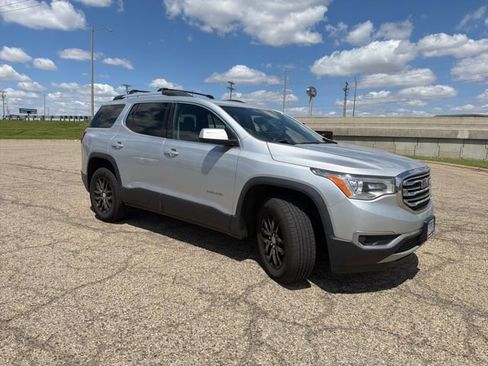 Used 2017 GMC Acadia SLT FWD image 2