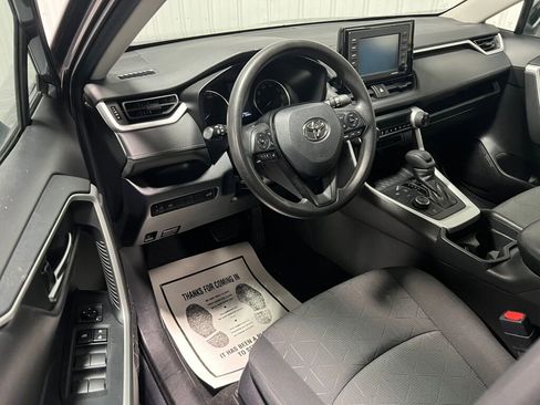 Used 2020 Toyota RAV4 XLE image 2