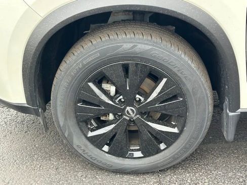 Certified 2023 Nissan Rogue SV image 10