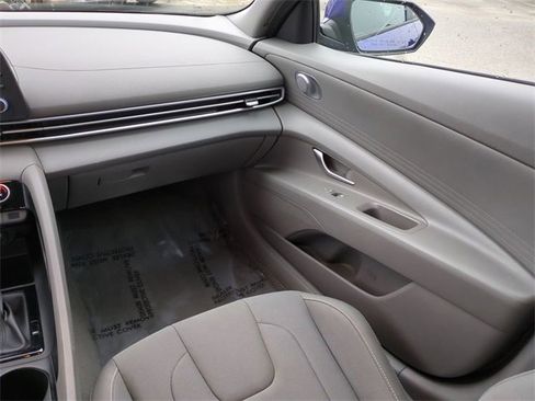 Used 2022 Hyundai Elantra SEL w/ Preferred Accessory Package image 16