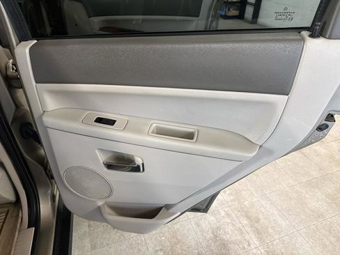 Used 2005 Jeep Grand Cherokee Limited image 54
