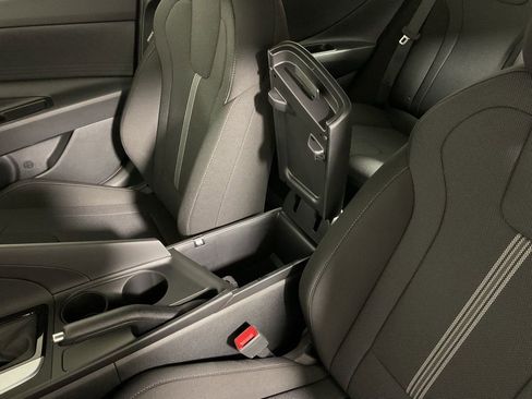 New 2025 Hyundai Elantra SE image 29