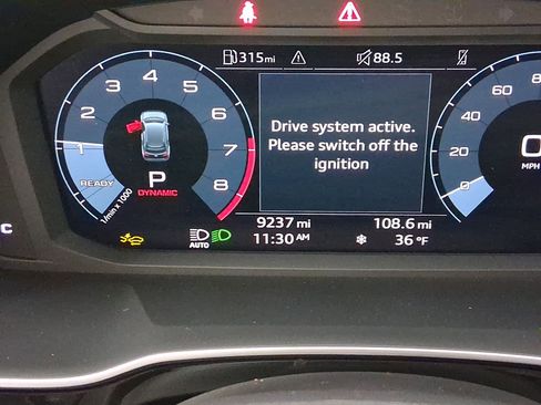 Used 2025 Audi Q3 2.0T Premium w/ Convenience Package AWD/4WD image 19