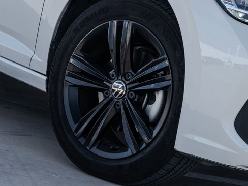 Used 2023 Volkswagen Jetta SE w/ Panoramic Sunroof Package image 9