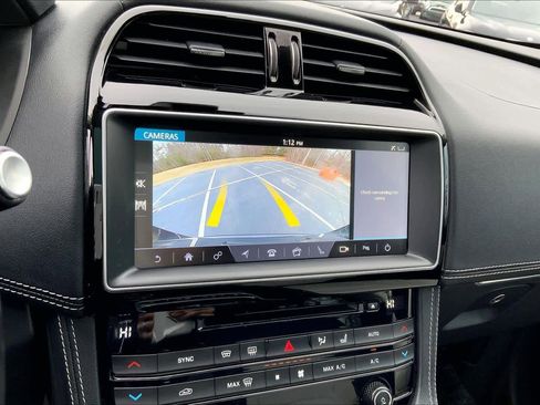 Used 2017 Jaguar F-PACE R-Sport image 27