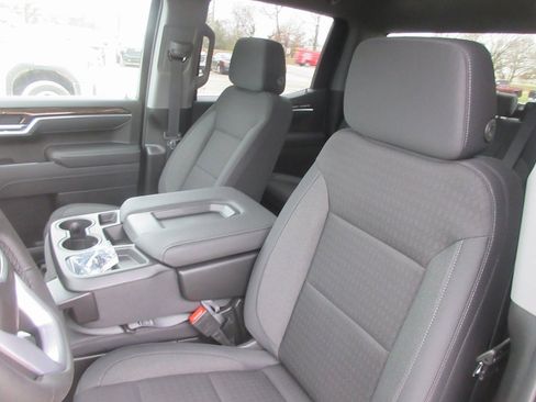 New 2026 GMC Sierra 1500 SLE image 14