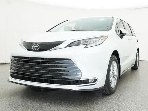 New 2026 Toyota Sienna Limited FWD image 32