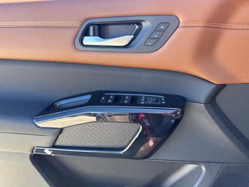 New 2026 Nissan Pathfinder Platinum image 18