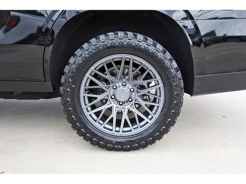 Used 2025 Chevrolet Tahoe Z71 AWD/4WD image 28