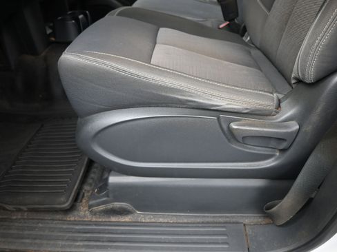 Used 2022 Nissan Titan S image 11