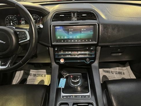 Used 2019 Jaguar F-PACE S image 20