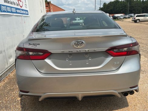 Used 2024 Toyota Camry SE FWD image 4