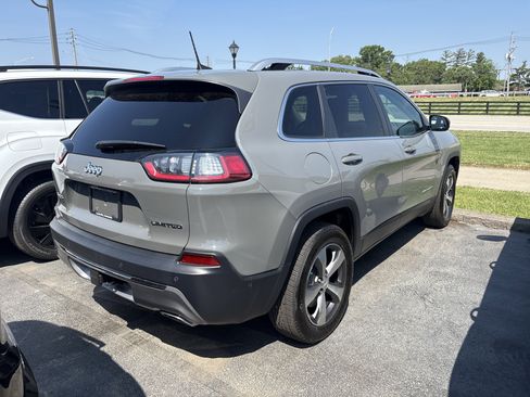 Used 2021 Jeep Cherokee Limited w/ Elite Package AWD/4WD image 7