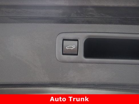 Used 2023 Toyota Highlander XSE image 36