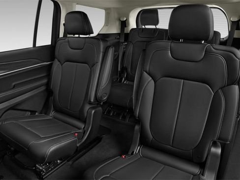 Used 2022 Jeep Grand Cherokee L Overland w/ Advanced Protech Group III AWD/4WD image 11