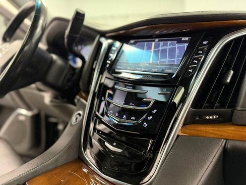Used 2017 Cadillac Escalade Luxury AWD/4WD image 58