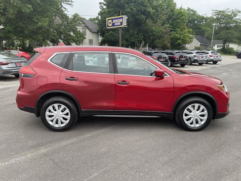 Used 2017 Nissan Rogue S AWD/4WD image 6